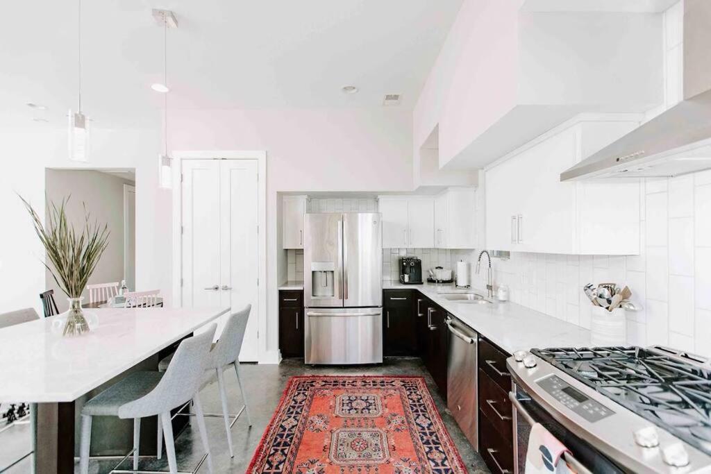 Modern Luxury Rooftop Deck, 3 Mi To Downtown ナッシュビル エクステリア 写真